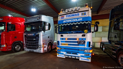 20251019-Tom-Holding-00424